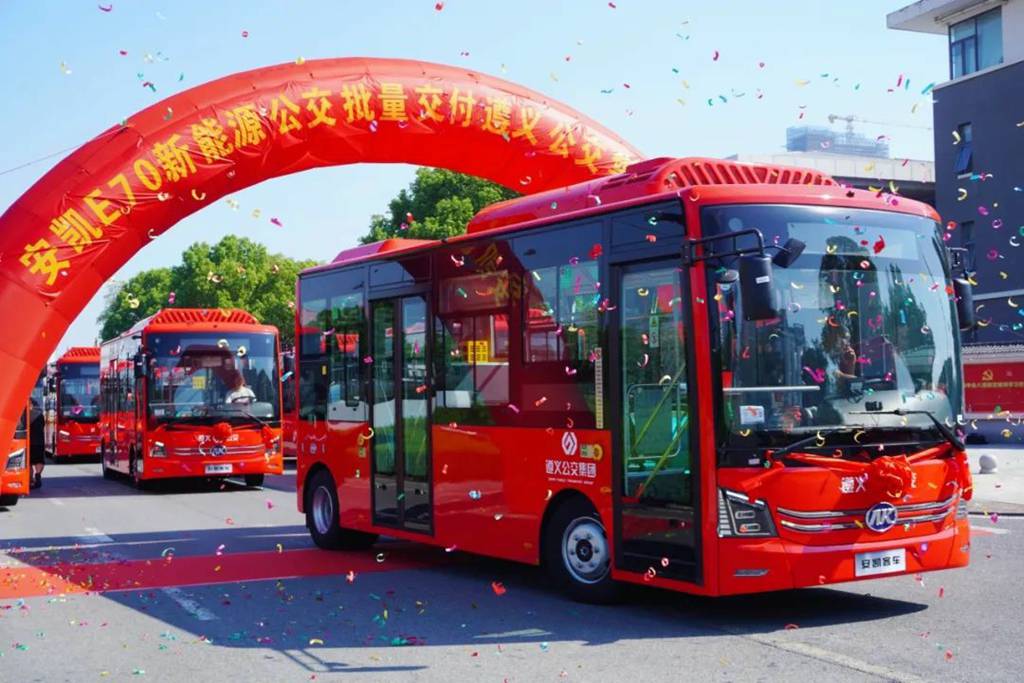 “红城”迎来“绿巴”!20辆安凯E70批量交付贵州遵义 - 第1张 - 提加商用车网 “红城”迎来“绿巴”!20辆安凯E70批量交付贵州遵义 - 第1张