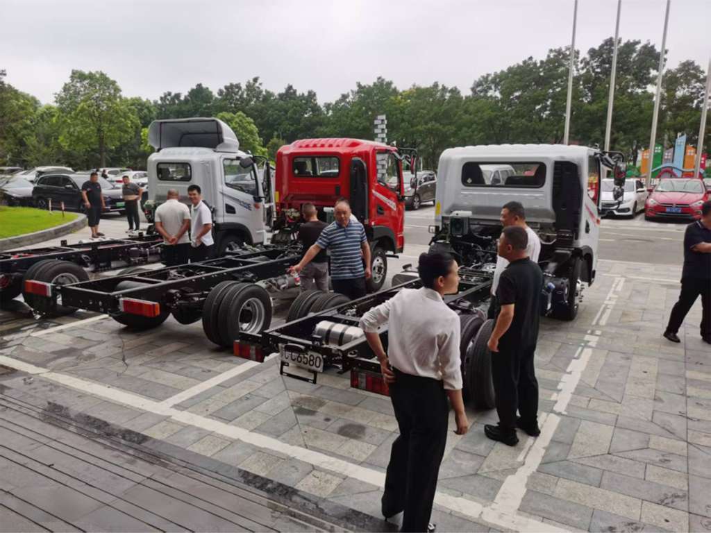 东风华神冷藏车新品璀璨登场,引领冷链运输新篇章! - 第5张 - 提加商用车网 东风华神冷藏车新品璀璨登场,引领冷链运输新篇章! - 第5张