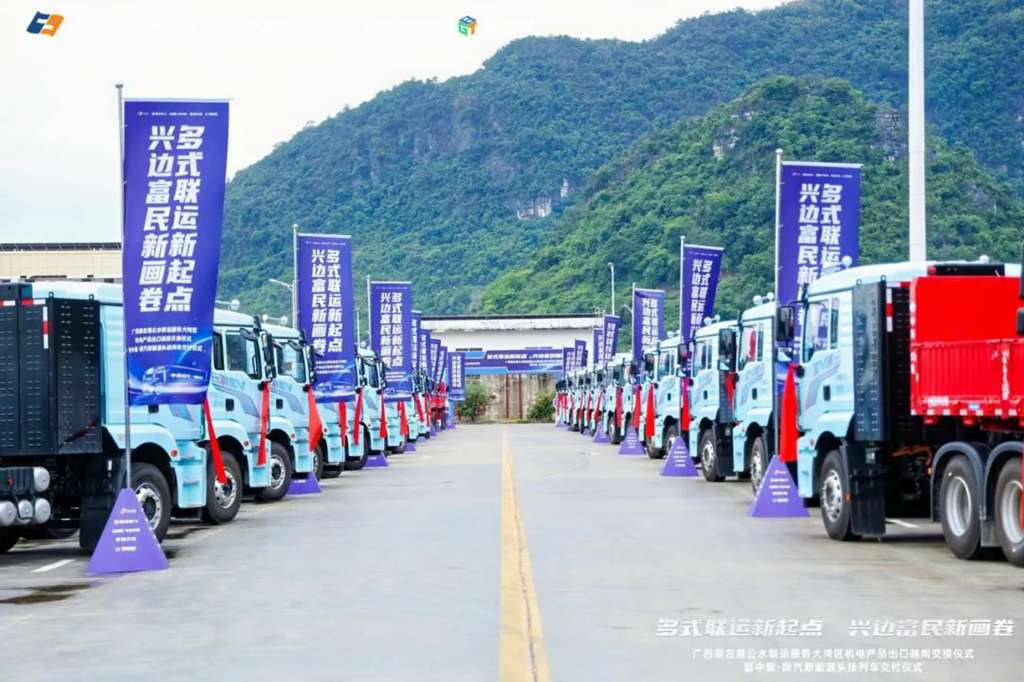 【强强联合 共启新篇】陕汽新能源头挂列车批量交付大客户,驱动绿色物流与区域经济深度融合 - 第4张 - 提加商用车网 【强强联合 共启新篇】陕汽新能源头挂列车批量交付大客户,驱动绿色物流与区域经济深度融合 - 第4张