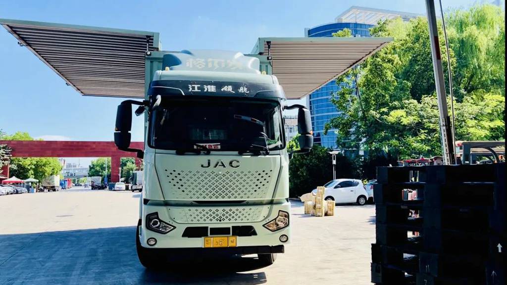 保障安徽800万学子“课前到书”,江淮格尔发重卡不负重托,“书”送使命力量 - 第4张 - 提加商用车网 保障安徽800万学子“课前到书”,江淮格尔发重卡不负重托,“书”送使命力量 - 第4张
