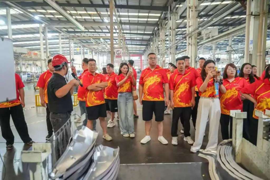 深化合作 携手同行 | 郑州有方货运公司走进飞碟汽车,体验智造科技魅力 - 第6张 - 提加商用车网 深化合作 携手同行 | 郑州有方货运公司走进飞碟汽车,体验智造科技魅力 - 第6张