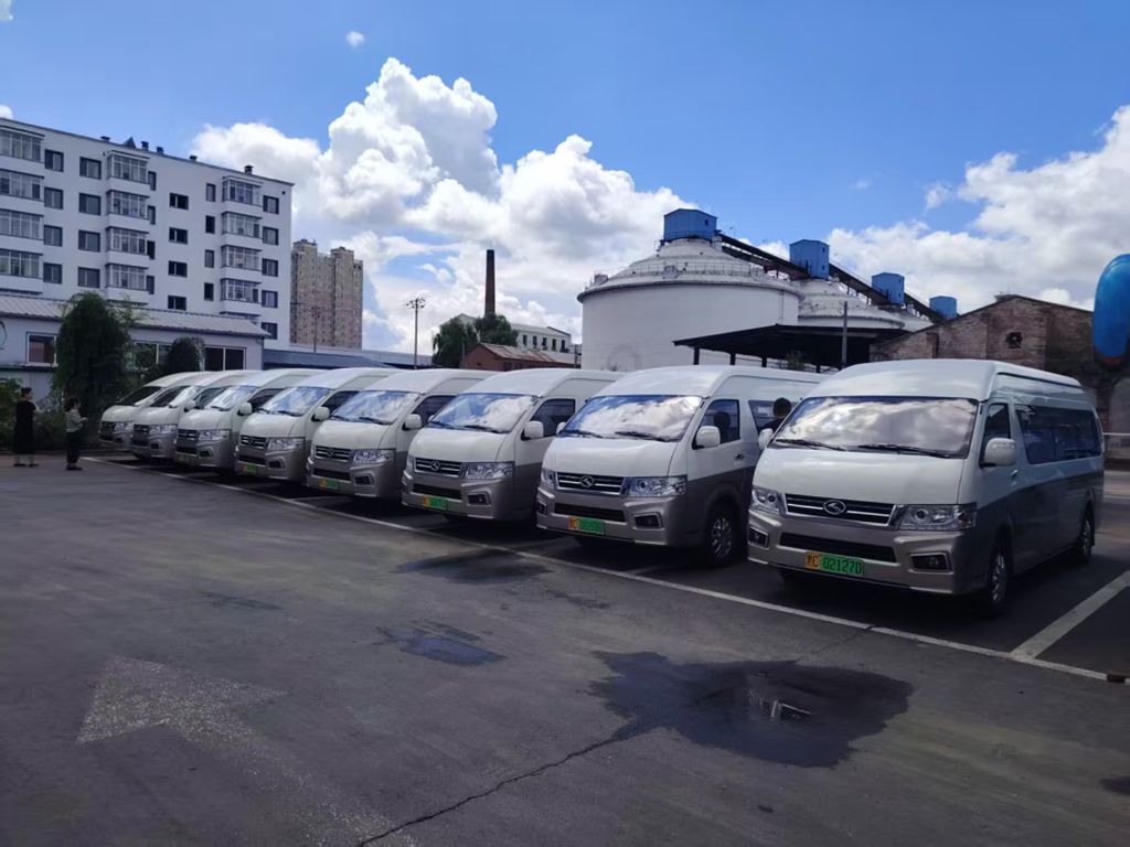绿色出行再添新军:厦门金龙纯电动轻型客车批量交付黑龙江 - 第1张 - 提加商用车网 绿色出行再添新军:厦门金龙纯电动轻型客车批量交付黑龙江 - 第1张