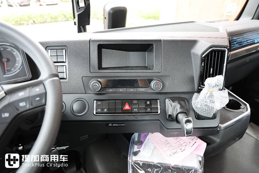 还有售价不到20万的汕德卡车型?配置也不错,重汽最新推出的汕德卡G7M港牵实拍 - 第12张 - 提加商用车网 还有售价不到20万的汕德卡车型?配置也不错,重汽最新推出的汕德卡G7M港牵实拍 - 第12张
