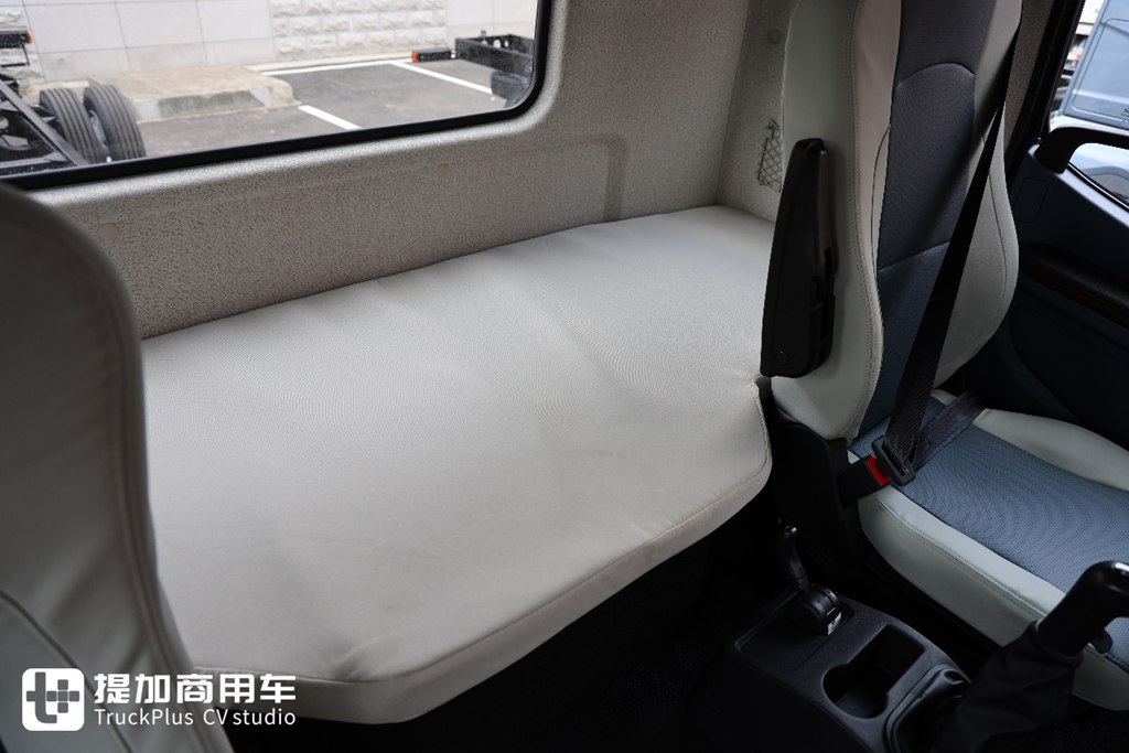 解放JK6迎来平地板车型,除了驾乘体验提升,还有哪些改进? - 第12张 - 提加商用车网 解放JK6迎来平地板车型,除了驾乘体验提升,还有哪些改进? - 第12张