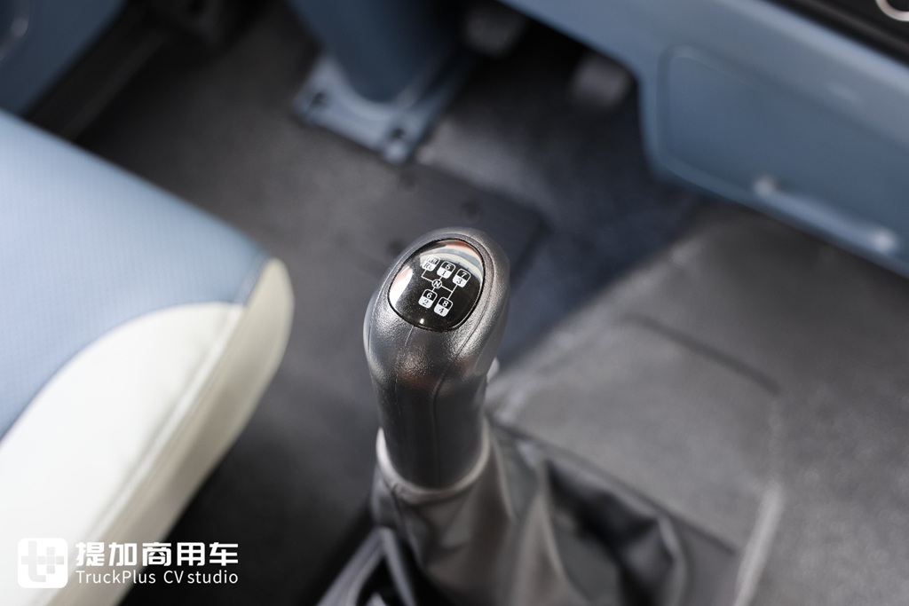 解放JK6迎来平地板车型,除了驾乘体验提升,还有哪些改进? - 第15张 - 提加商用车网 解放JK6迎来平地板车型,除了驾乘体验提升,还有哪些改进? - 第15张