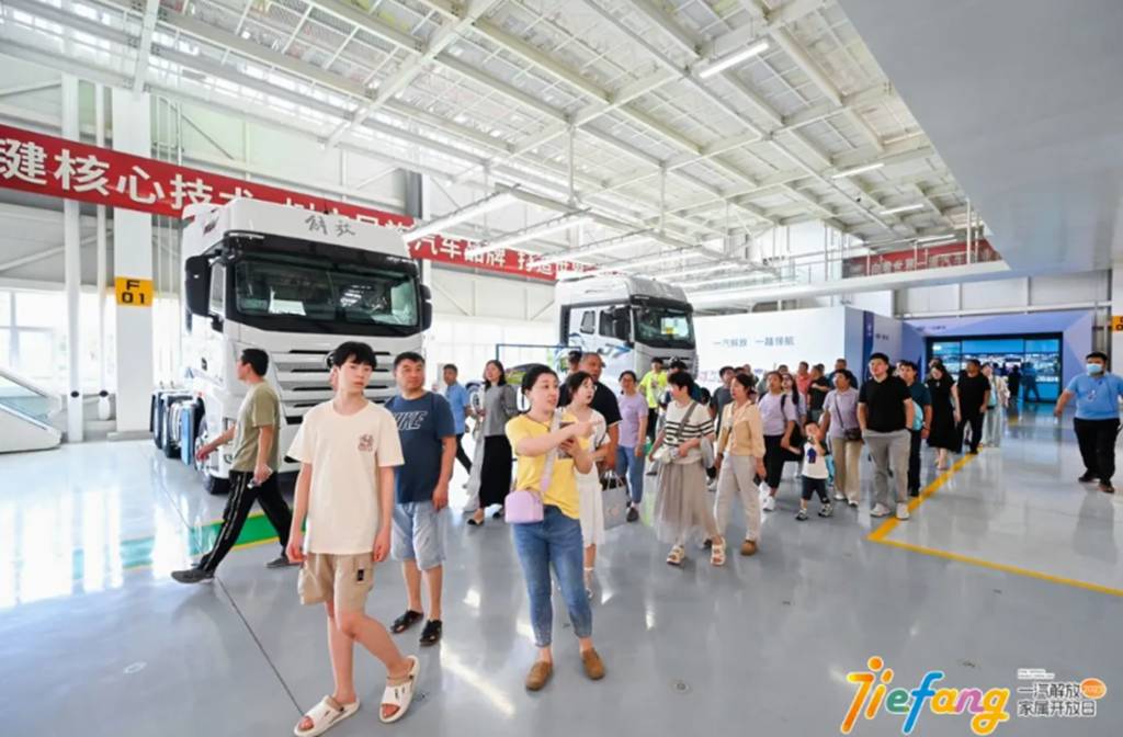 “同心领航 共拼未来” 一汽解放2025年家属开放日温情绽放 - 第11张 - 提加商用车网 “同心领航 共拼未来” 一汽解放2025年家属开放日温情绽放 - 第11张