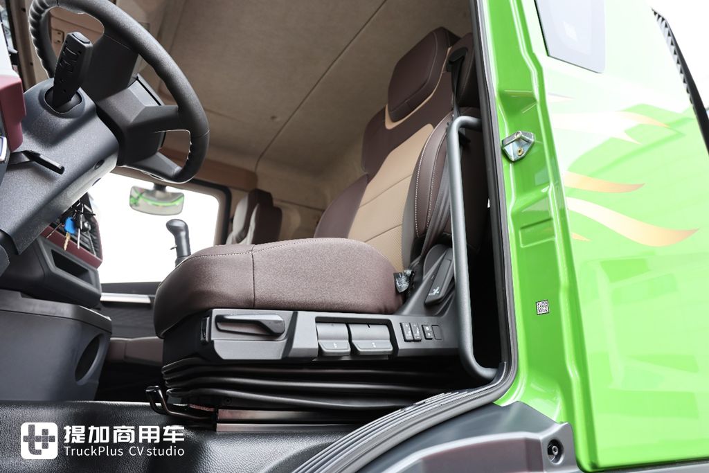名为鹰驰,解放渣土车家族再添新成员,实拍带你看看配置如何 - 第10张 - 提加商用车网 名为鹰驰,解放渣土车家族再添新成员,实拍带你看看配置如何 - 第10张