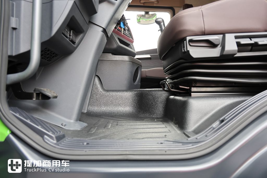 名为鹰驰,解放渣土车家族再添新成员,实拍带你看看配置如何 - 第11张 - 提加商用车网 名为鹰驰,解放渣土车家族再添新成员,实拍带你看看配置如何 - 第11张