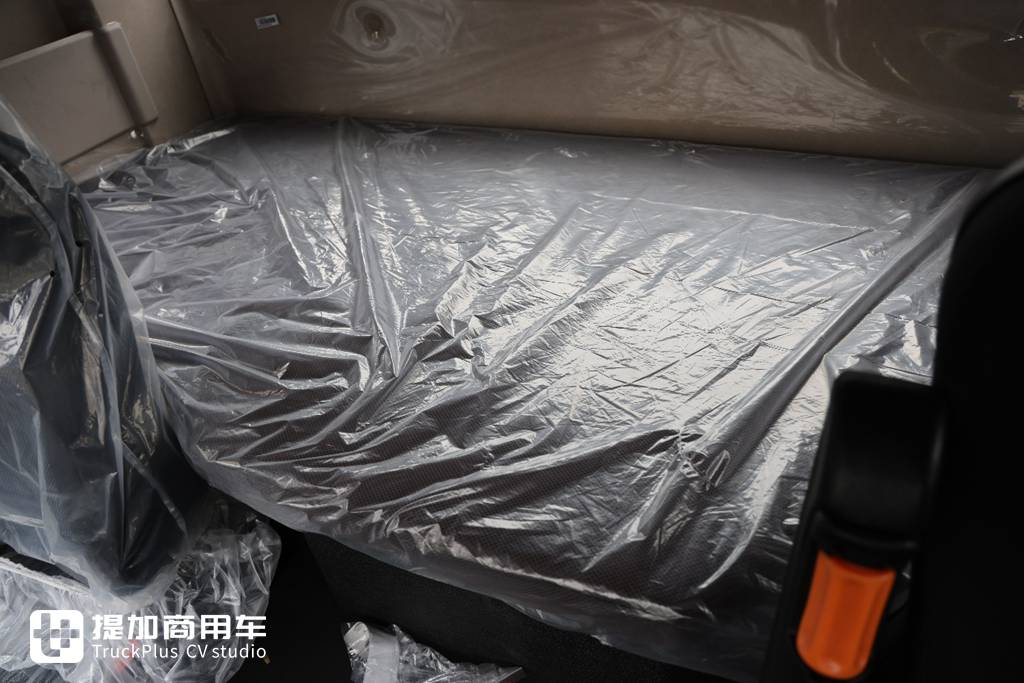 起售价20多万汕德卡来袭,重汽最新推出的汕德卡G7M牵引车实拍,带你看看配置如何 - 第11张 - 提加商用车网 起售价20多万汕德卡来袭,重汽最新推出的汕德卡G7M牵引车实拍,带你看看配置如何 - 第11张