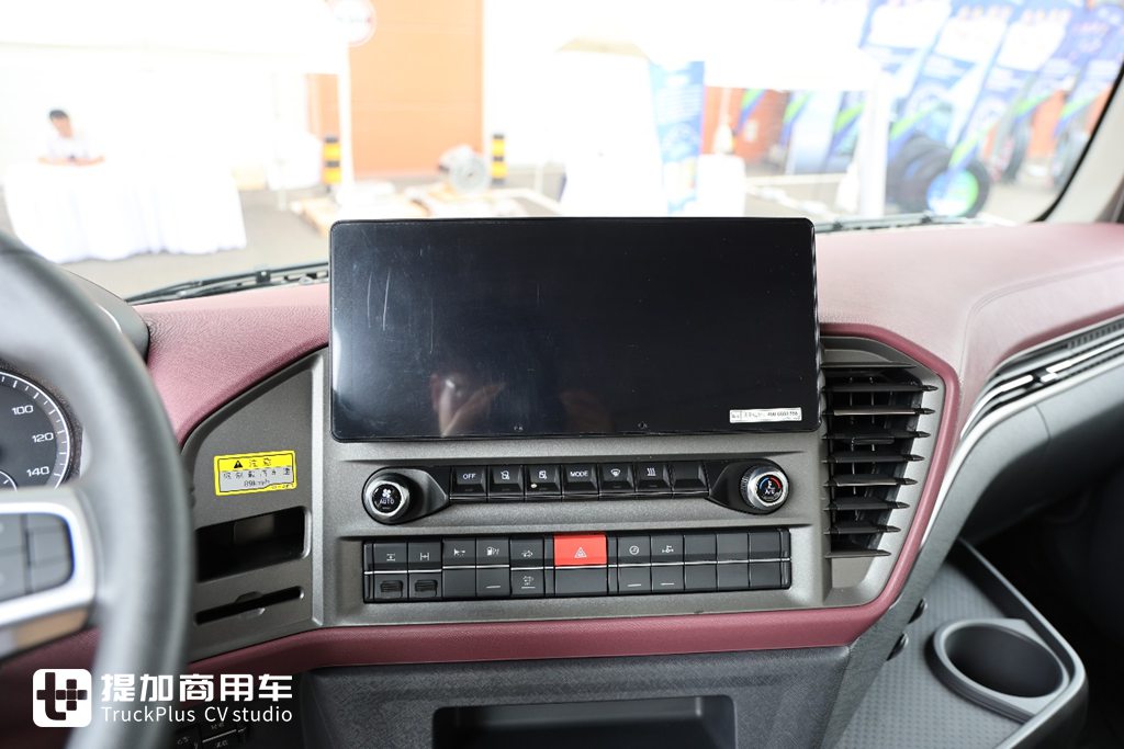 名为鹰驰,解放渣土车家族再添新成员,实拍带你看看配置如何 - 第13张 - 提加商用车网 名为鹰驰,解放渣土车家族再添新成员,实拍带你看看配置如何 - 第13张