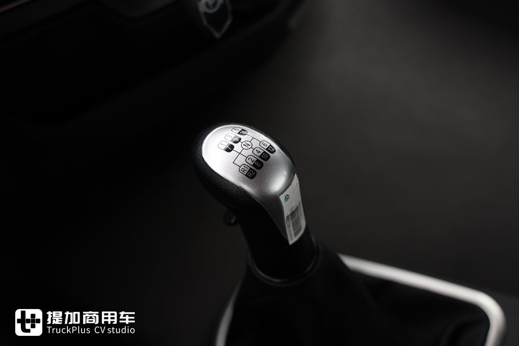 起售价20多万汕德卡来袭,重汽最新推出的汕德卡G7M牵引车实拍,带你看看配置如何 - 第14张 - 提加商用车网 起售价20多万汕德卡来袭,重汽最新推出的汕德卡G7M牵引车实拍,带你看看配置如何 - 第14张