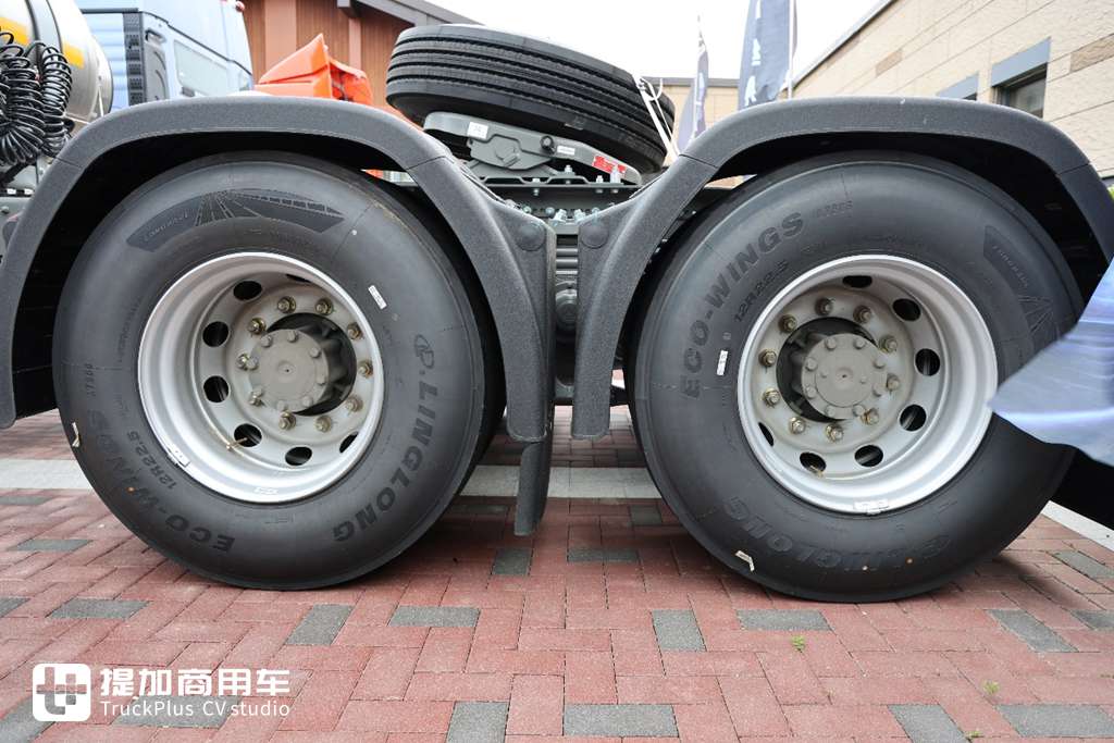 起售价20多万汕德卡来袭,重汽最新推出的汕德卡G7M牵引车实拍,带你看看配置如何 - 第15张 - 提加商用车网 起售价20多万汕德卡来袭,重汽最新推出的汕德卡G7M牵引车实拍,带你看看配置如何 - 第15张
