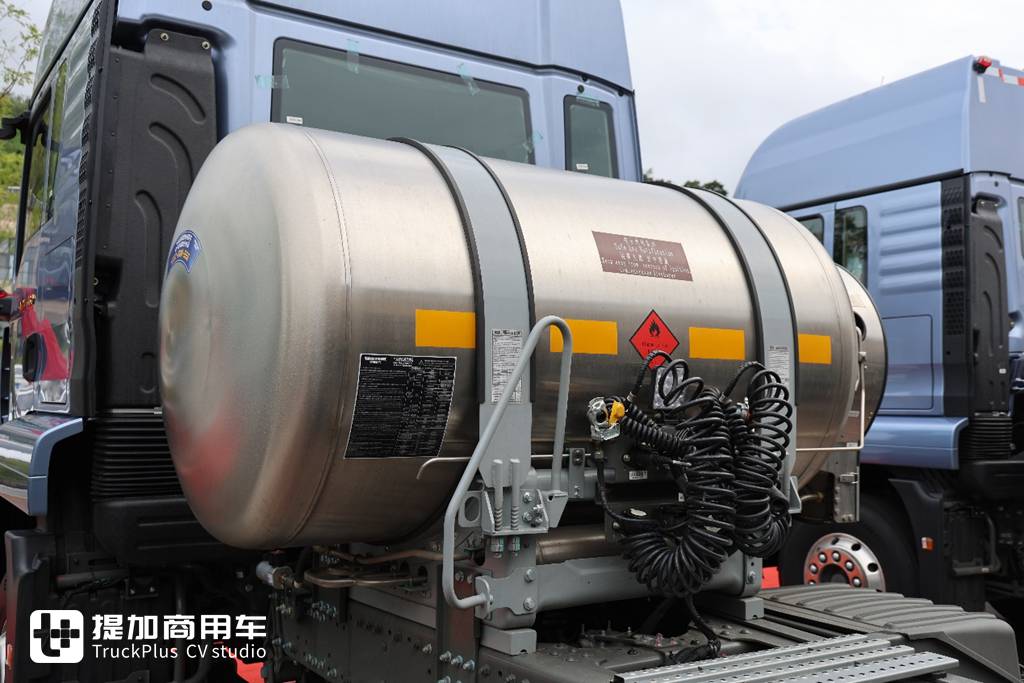 起售价20多万汕德卡来袭,重汽最新推出的汕德卡G7M牵引车实拍,带你看看配置如何 - 第17张 - 提加商用车网 起售价20多万汕德卡来袭,重汽最新推出的汕德卡G7M牵引车实拍,带你看看配置如何 - 第17张