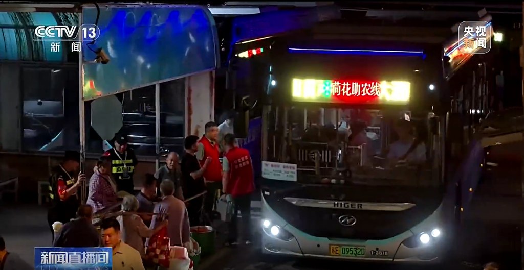 央视报道:苏州金龙海格蔚蓝公交“荷花专线”火出圈! - 第2张 - 提加商用车网 央视报道:苏州金龙海格蔚蓝公交“荷花专线”火出圈! - 第2张