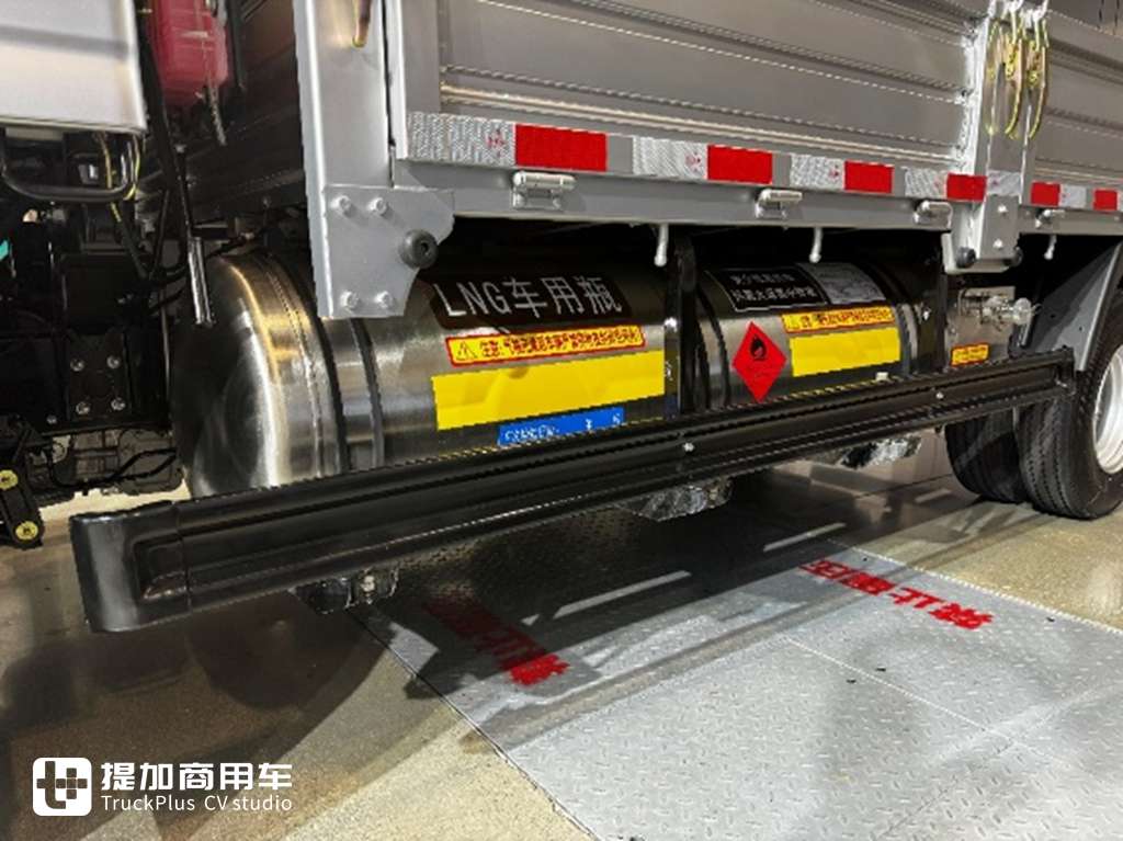 每公里节约5毛钱!综合续航高达1100km,实拍领航大G-F28T大马力LNG轻卡 - 第4张 - 提加商用车网 每公里节约5毛钱!综合续航高达1100km,实拍领航大G-F28T大马力LNG轻卡 - 第4张