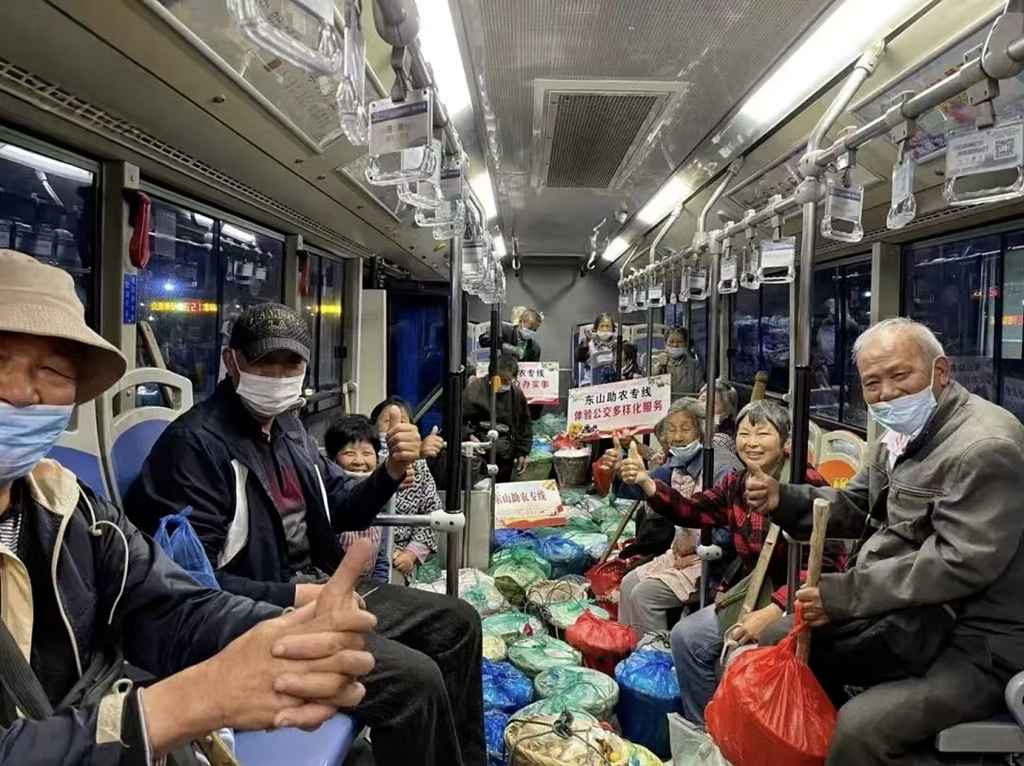 央视报道:苏州金龙海格蔚蓝公交“荷花专线”火出圈! - 第4张 - 提加商用车网 央视报道:苏州金龙海格蔚蓝公交“荷花专线”火出圈! - 第4张