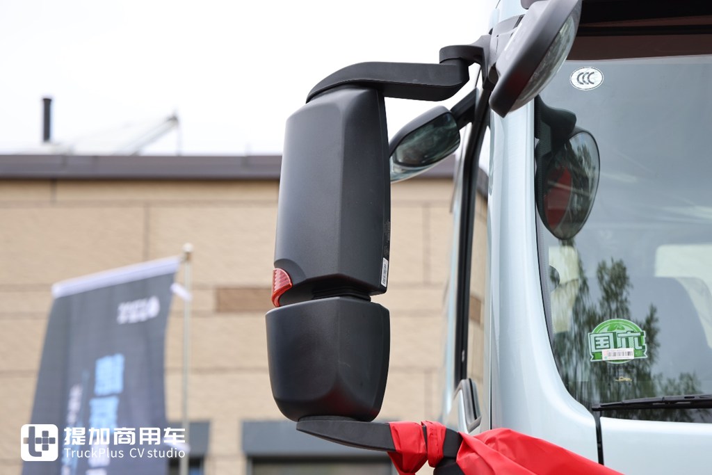 起售价20多万汕德卡来袭,重汽最新推出的汕德卡G7M牵引车实拍,带你看看配置如何 - 第4张 - 提加商用车网 起售价20多万汕德卡来袭,重汽最新推出的汕德卡G7M牵引车实拍,带你看看配置如何 - 第4张