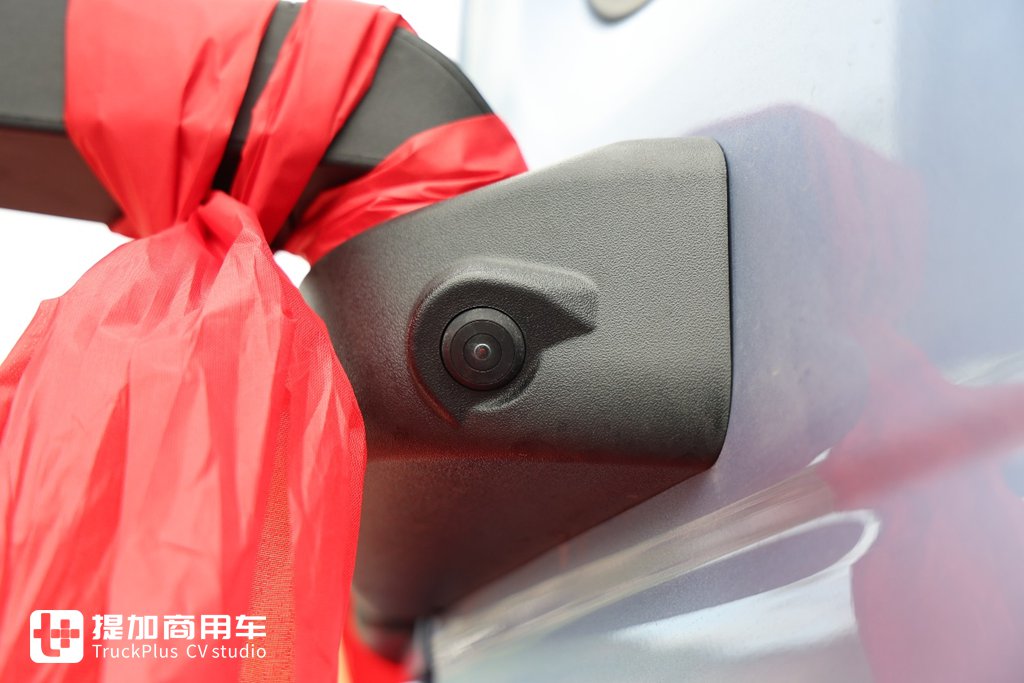 起售价20多万汕德卡来袭,重汽最新推出的汕德卡G7M牵引车实拍,带你看看配置如何 - 第5张 - 提加商用车网 起售价20多万汕德卡来袭,重汽最新推出的汕德卡G7M牵引车实拍,带你看看配置如何 - 第5张