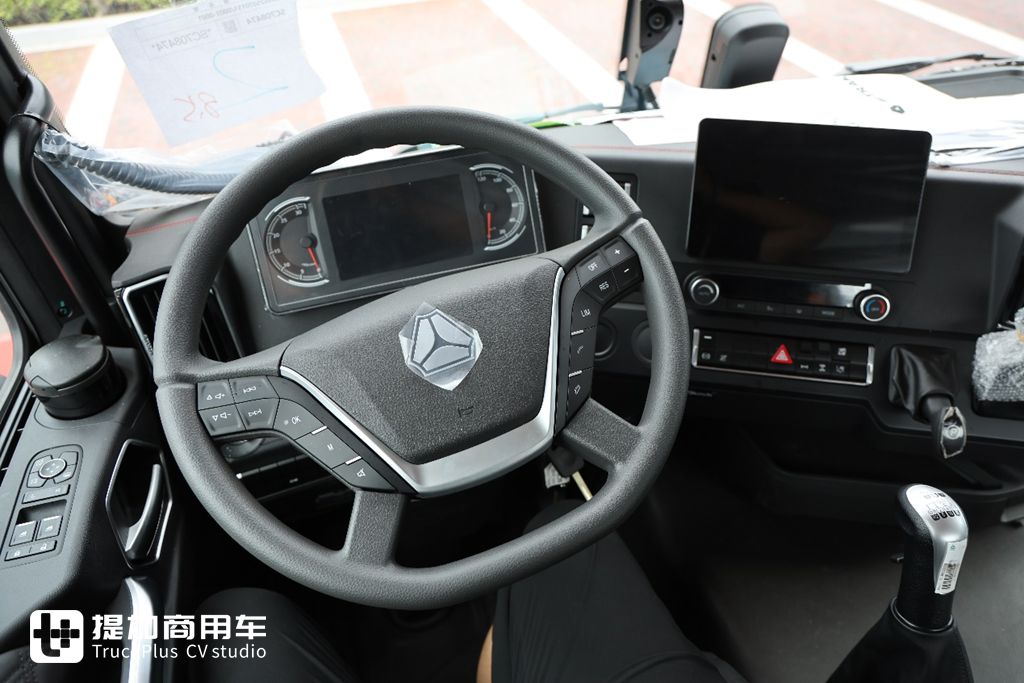 起售价20多万汕德卡来袭,重汽最新推出的汕德卡G7M牵引车实拍,带你看看配置如何 - 第9张 - 提加商用车网 起售价20多万汕德卡来袭,重汽最新推出的汕德卡G7M牵引车实拍,带你看看配置如何 - 第9张