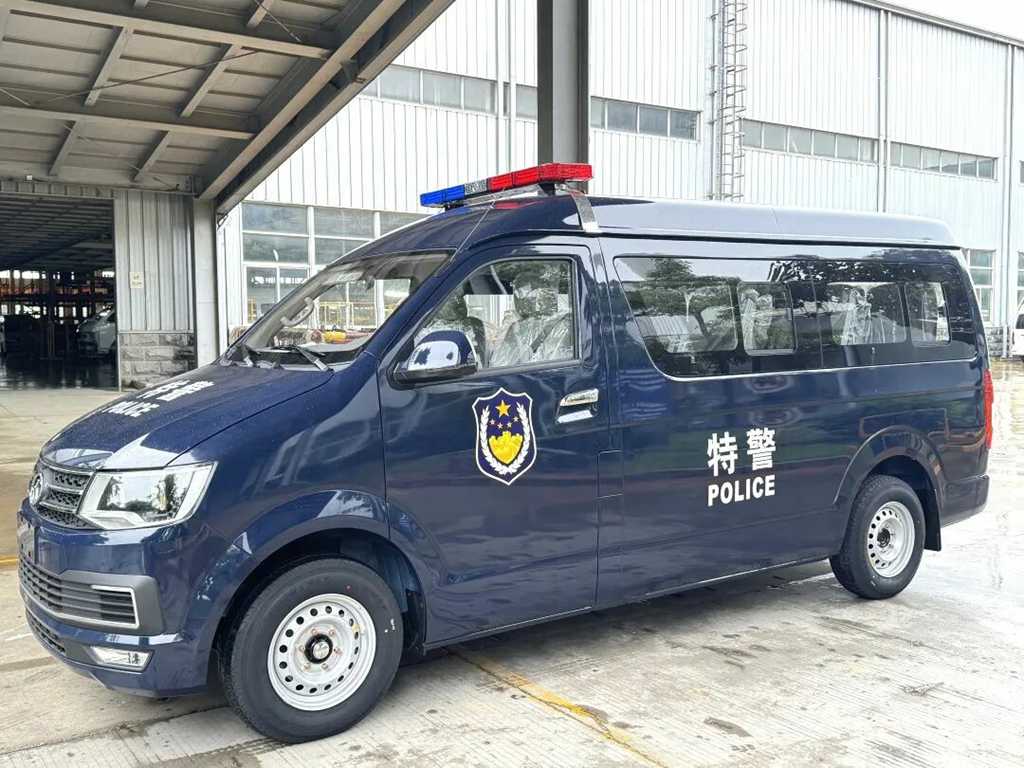 流动的平安防线:走近城市守护者 | 厦门金龙轻商警用巡逻车顺利交付 - 第2张 - 提加商用车网 流动的平安防线:走近城市守护者 | 厦门金龙轻商警用巡逻车顺利交付 - 第2张