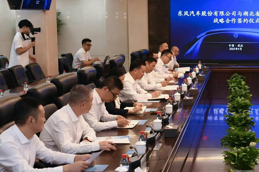 东风股份与湖北省供销合作总社签署战略合作协议 - 第4张 - 提加商用车网 东风股份与湖北省供销合作总社签署战略合作协议 - 第4张