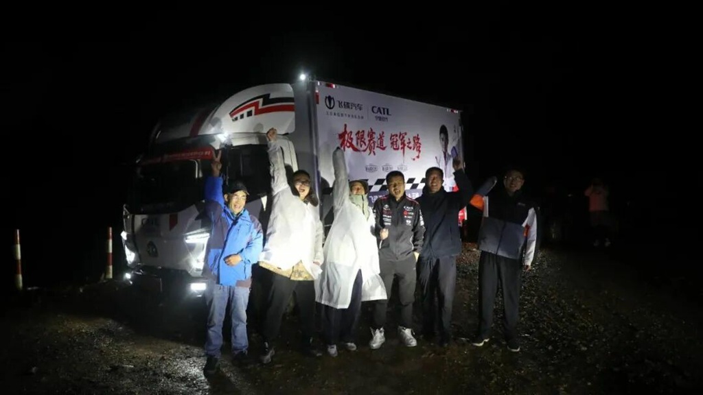 问鼎世界之巅!飞碟汽车成功挑战巴音布鲁克吉尼斯世界纪录 - 第15张 - 提加商用车网 问鼎世界之巅!飞碟汽车成功挑战巴音布鲁克吉尼斯世界纪录 - 第15张
