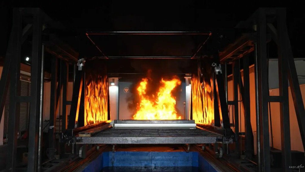 五大“极限测试”通关!福田爱易科电池为千万货运人安全加装“金钟罩” - 第4张 - 提加商用车网 五大“极限测试”通关!福田爱易科电池为千万货运人安全加装“金钟罩” - 第4张