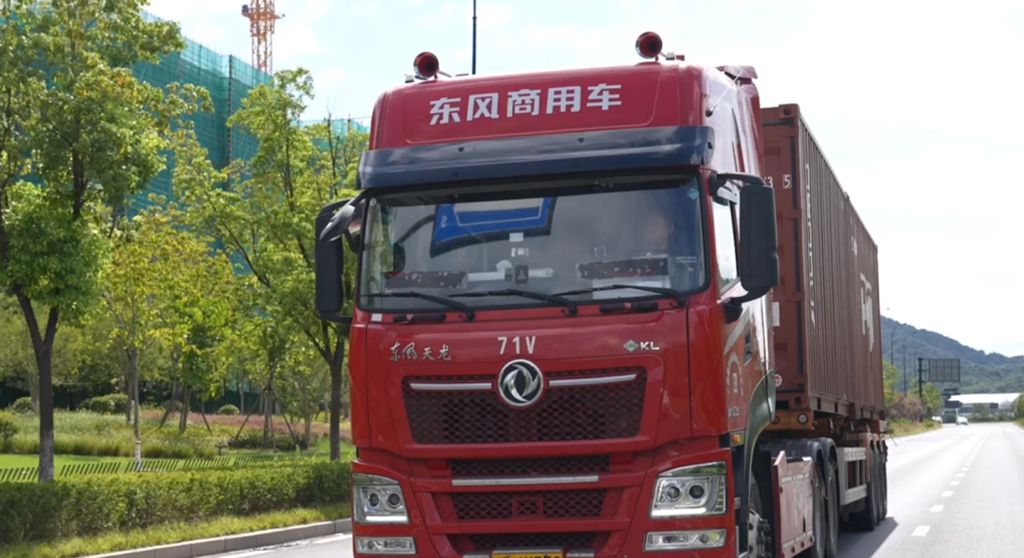 26个气耗!东风天龙KL——北仑港蒋师傅的省心搭档真靠谱 - 第8张 - 提加商用车网 26个气耗!东风天龙KL——北仑港蒋师傅的省心搭档真靠谱 - 第8张