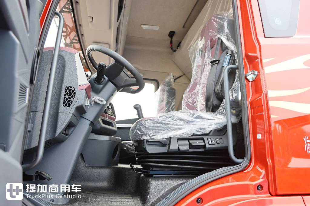 解放鹰驰牵引车正式上市,油车自重只有7.4吨,这配置妥妥的又是一款资源运输神车? - 第16张 - 提加商用车网 解放鹰驰牵引车正式上市,油车自重只有7.4吨,这配置妥妥的又是一款资源运输神车? - 第16张