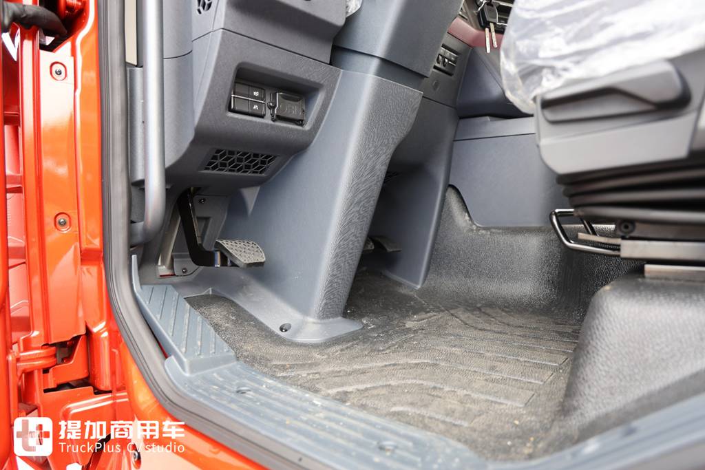 解放鹰驰牵引车正式上市,油车自重只有7.4吨,这配置妥妥的又是一款资源运输神车? - 第25张 - 提加商用车网 解放鹰驰牵引车正式上市,油车自重只有7.4吨,这配置妥妥的又是一款资源运输神车? - 第25张