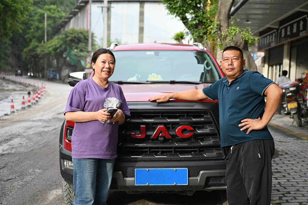 探见中国力|“夔门硬汉”的双面人生,见证江淮皮卡里的中国力量 - 第1张 - 提加商用车网 探见中国力|“夔门硬汉”的双面人生,见证江淮皮卡里的中国力量 - 第1张