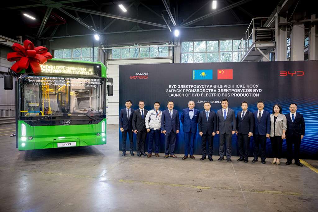 搭载CTC电池底盘一体化技术!哈萨克斯坦首批比亚迪电动大巴下线 - 第1张 - 提加商用车网 搭载CTC电池底盘一体化技术!哈萨克斯坦首批比亚迪电动大巴下线 - 第1张
