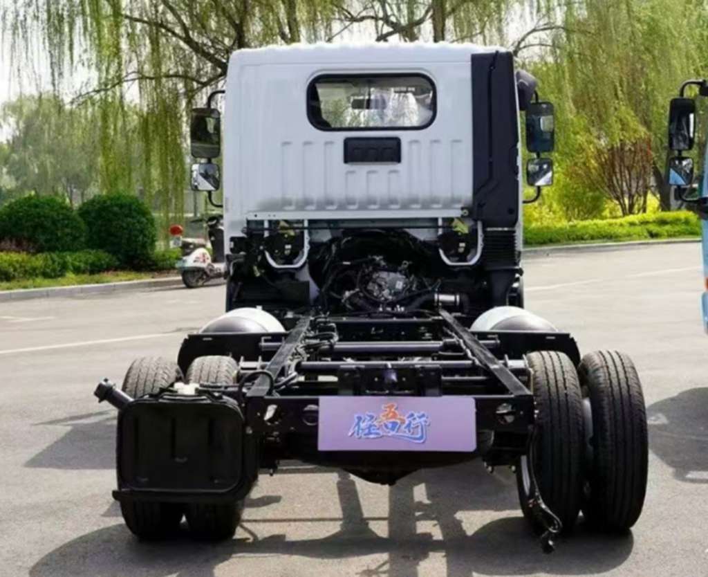 多拉快跑还舒适!东风多利卡任吾行:为卡友打造的“移动赚钱舱” - 第4张 - 提加商用车网 多拉快跑还舒适!东风多利卡任吾行:为卡友打造的“移动赚钱舱” - 第4张