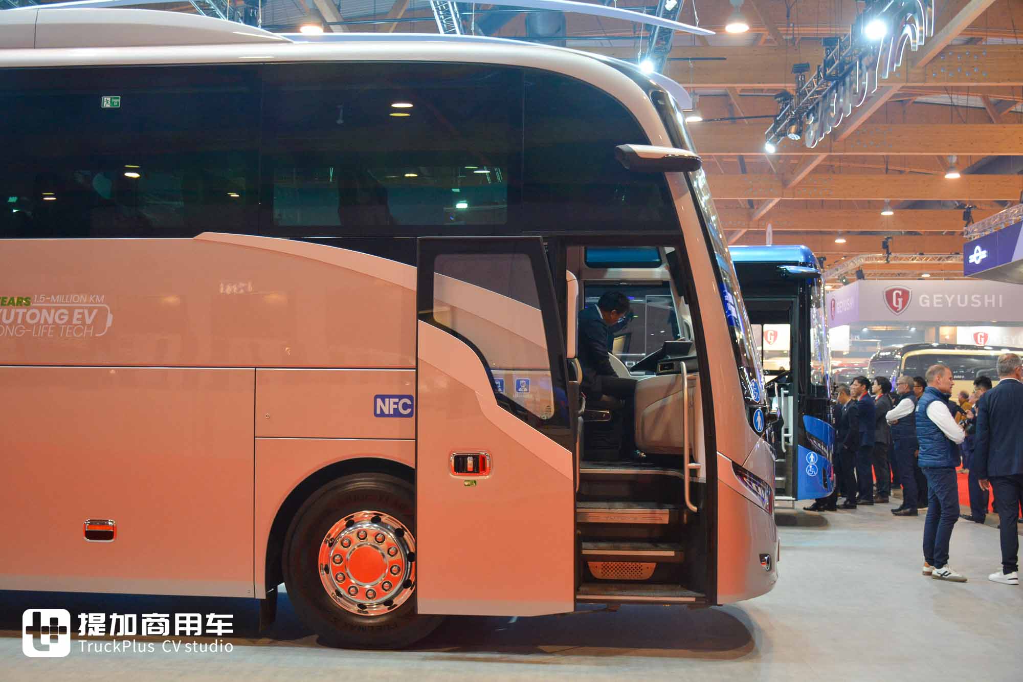 2025Busworld客车展|力压欧洲豪华大巴,荣获“最佳客车”大奖!宇通T14E纯电动旅游巴士到底强在哪里? - 第11张 - 提加商用车网 2025Busworld客车展|力压欧洲豪华大巴,荣获“最佳客车”大奖!宇通T14E纯电动旅游巴士到底强在哪里? - 第11张