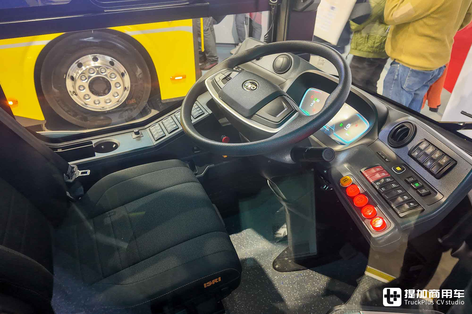 续航630公里，载客量146人！比亚迪B18.b铰接城市客车还有哪些“黑科技”？ - 第13张