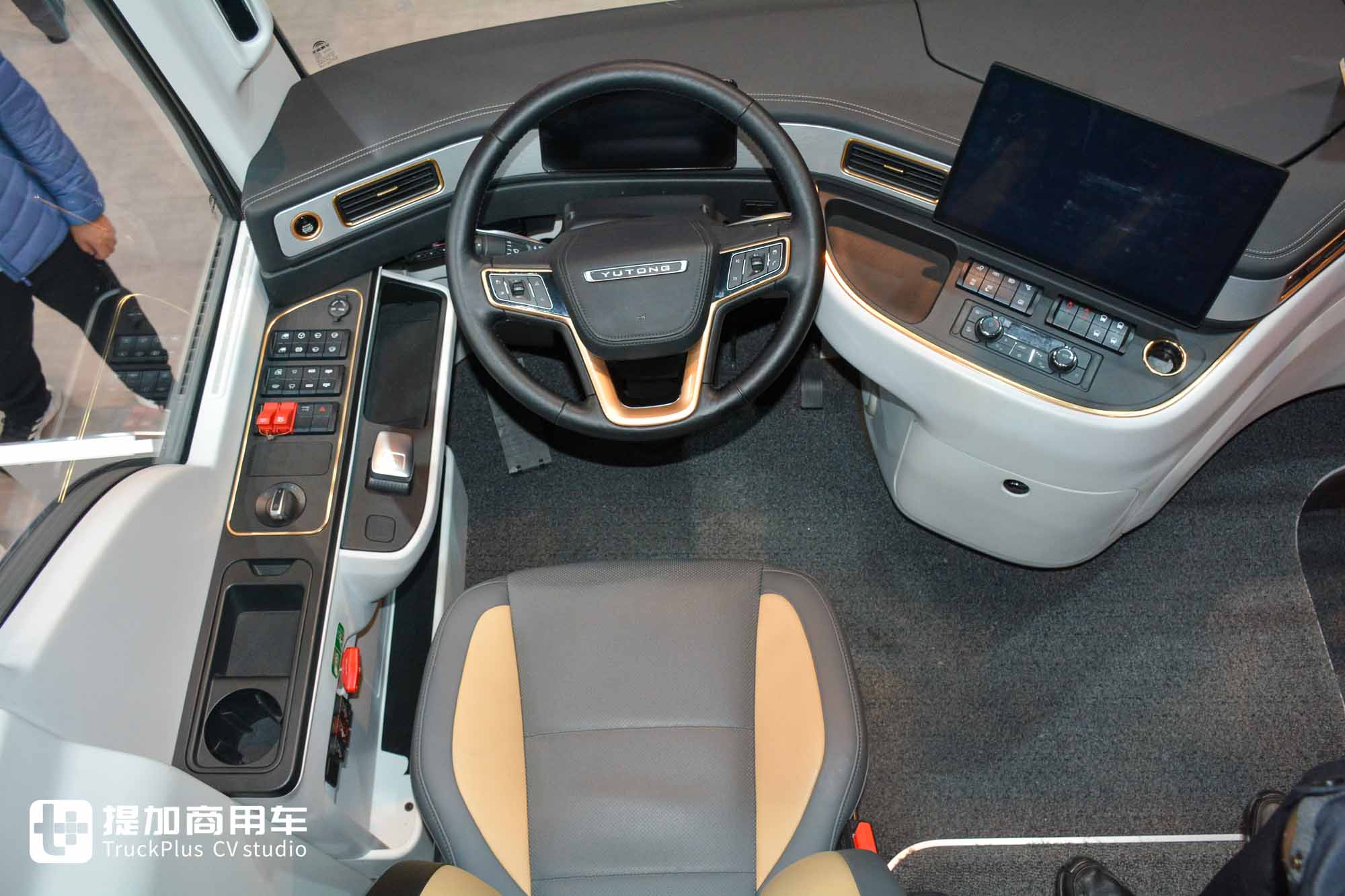 2025Busworld客车展|力压欧洲豪华大巴,荣获“最佳客车”大奖!宇通T14E纯电动旅游巴士到底强在哪里? - 第17张 - 提加商用车网 2025Busworld客车展|力压欧洲豪华大巴,荣获“最佳客车”大奖!宇通T14E纯电动旅游巴士到底强在哪里? - 第17张