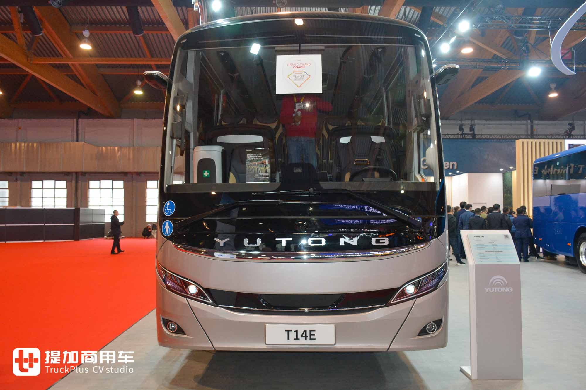 2025Busworld客车展|力压欧洲豪华大巴,荣获“最佳客车”大奖!宇通T14E纯电动旅游巴士到底强在哪里? - 第2张 - 提加商用车网 2025Busworld客车展|力压欧洲豪华大巴,荣获“最佳客车”大奖!宇通T14E纯电动旅游巴士到底强在哪里? - 第2张