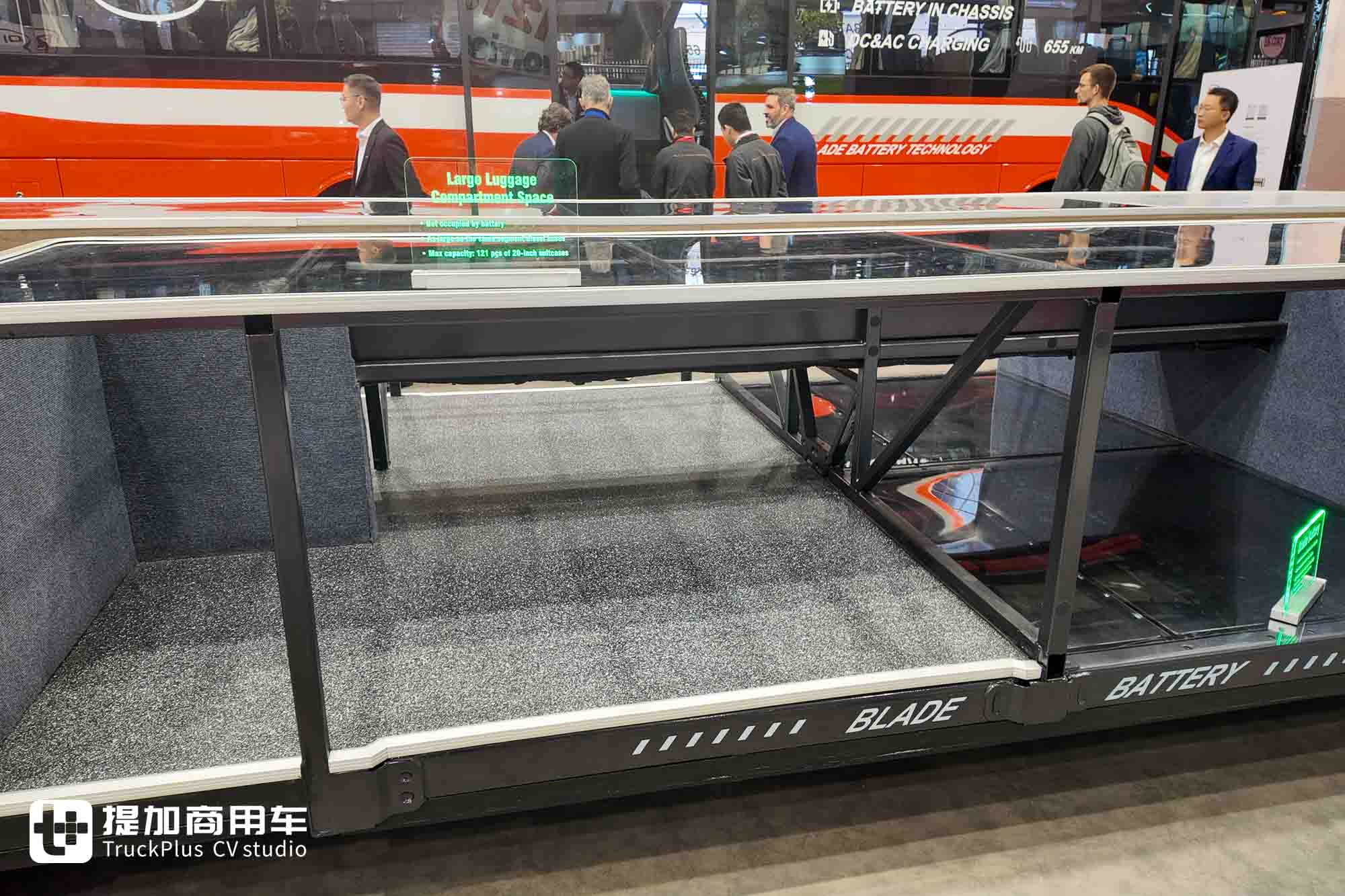 2025Busworld客车展|全球首创客车CTC电池车身一体化!比亚迪携多款颠覆性技术闪耀亮相 - 第2张 - 提加商用车网 2025Busworld客车展|全球首创客车CTC电池车身一体化!比亚迪携多款颠覆性技术闪耀亮相 - 第2张