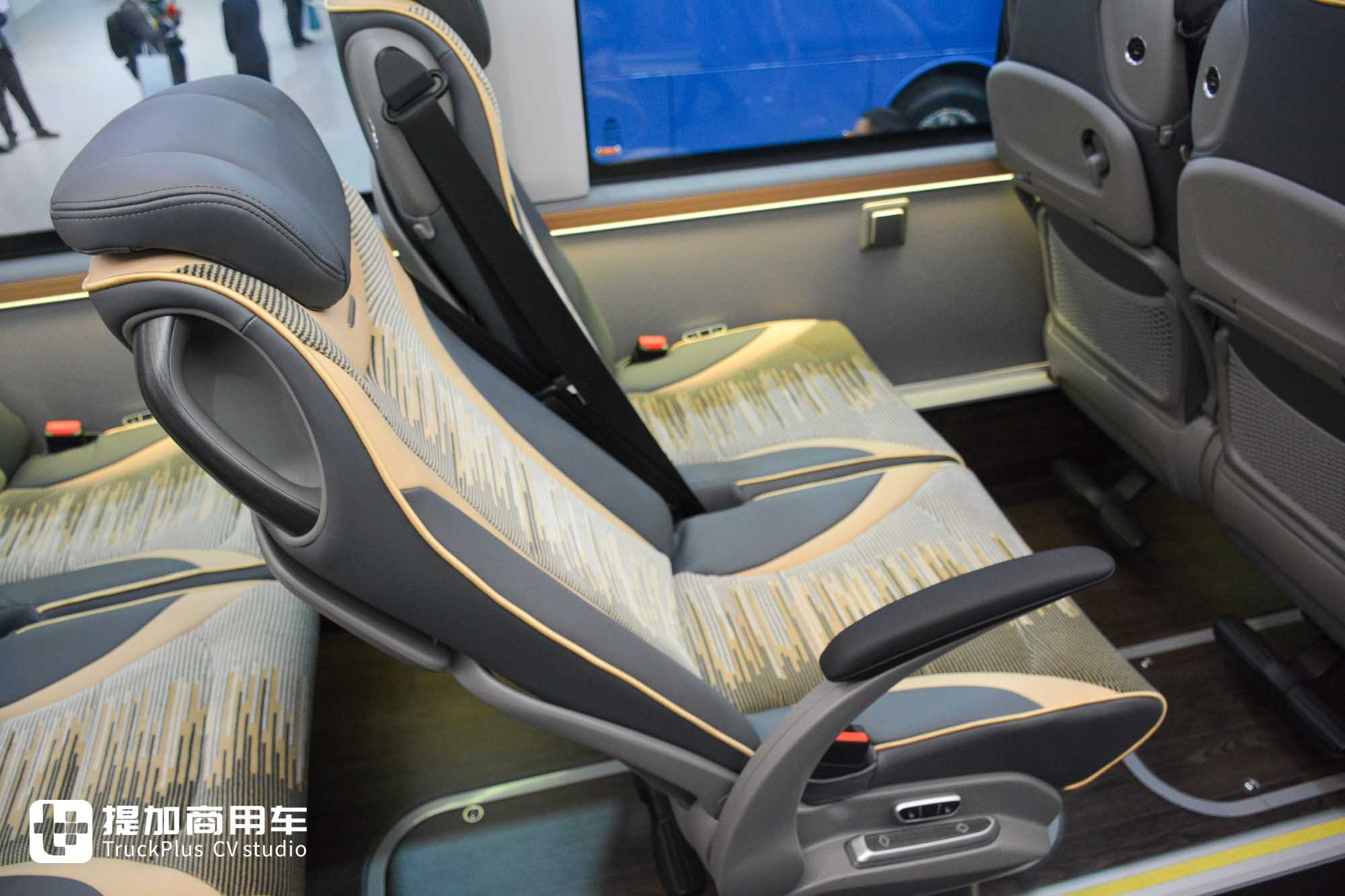 2025Busworld客车展|力压欧洲豪华大巴,荣获“最佳客车”大奖!宇通T14E纯电动旅游巴士到底强在哪里? - 第22张 - 提加商用车网 2025Busworld客车展|力压欧洲豪华大巴,荣获“最佳客车”大奖!宇通T14E纯电动旅游巴士到底强在哪里? - 第22张
