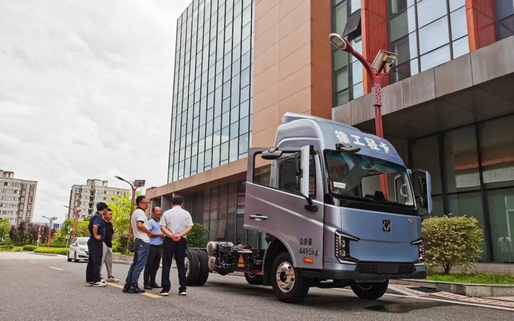 上市即火!徐工汉界轻卡卖到经销商忙“补仓” - 第1张 - 提加商用车网 上市即火!徐工汉界轻卡卖到经销商忙“补仓” - 第1张