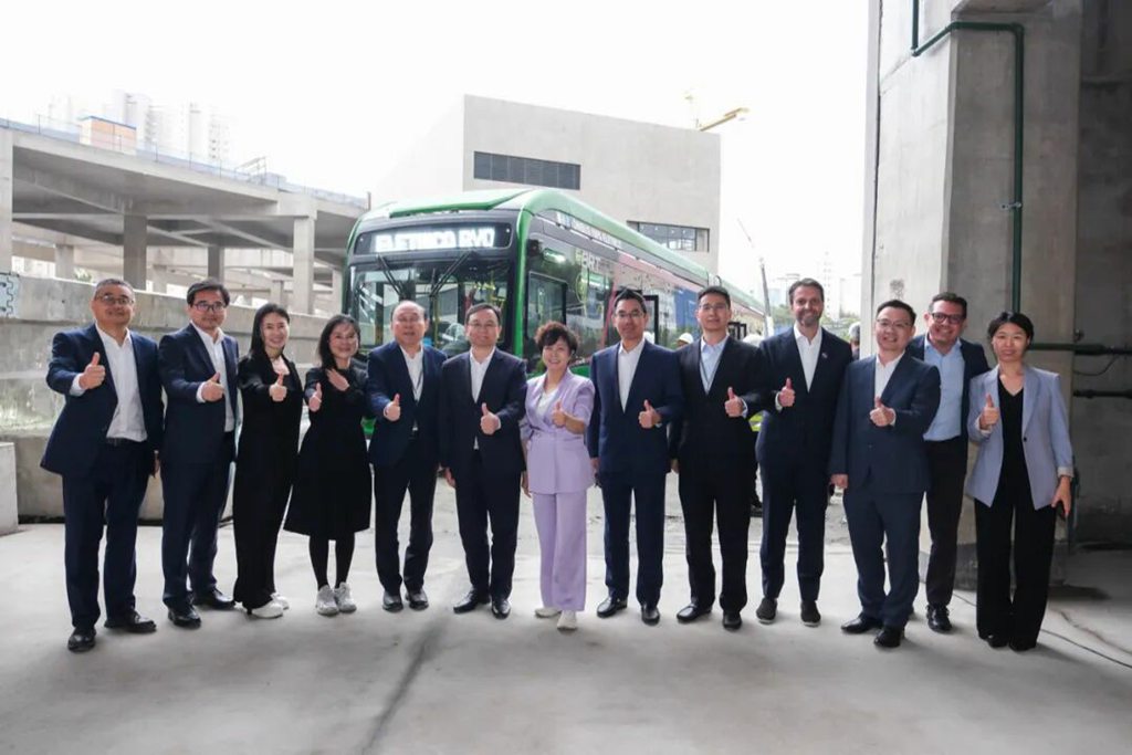 比亚迪巴西圣保罗17号线云轨项目测试完成，并交付首台22米电动大巴 - 第3张
