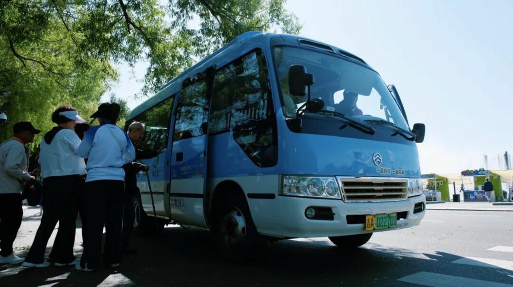 净月潭的绿色动脉:金旅纯电动考斯特守护“绿海明珠” - 第5张 - 提加商用车网 净月潭的绿色动脉:金旅纯电动考斯特守护“绿海明珠” - 第5张