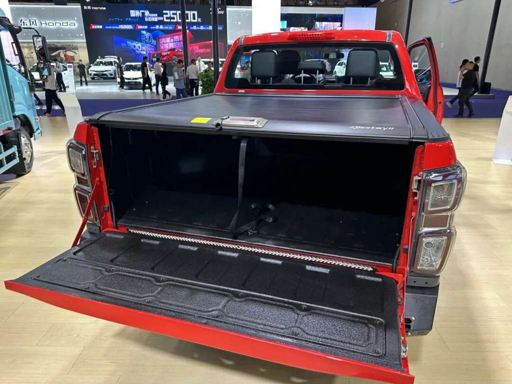 看庆铃T30探险家皮卡,让你眼前一直亮亮亮! - 第6张 - 提加商用车网 看庆铃T30探险家皮卡,让你眼前一直亮亮亮! - 第6张