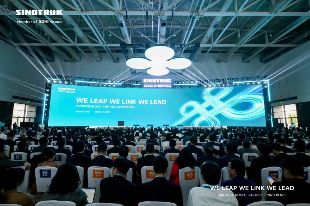踏遍层峰辟新天 | 中国重汽集团2025年合作伙伴大会成功举办 - 第2张 - 提加商用车网 踏遍层峰辟新天 | 中国重汽集团2025年合作伙伴大会成功举办 - 第2张