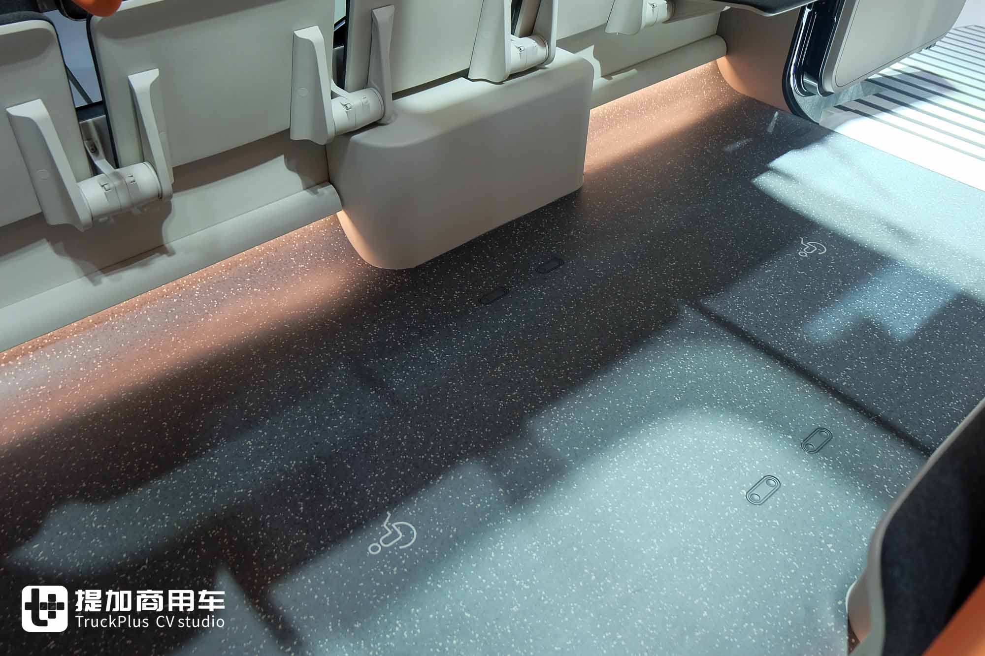 2025日本移动出行展｜达喀尔拉力赛车、新一代豪华巴士亮相，HINO日野展品实拍 - 第5张