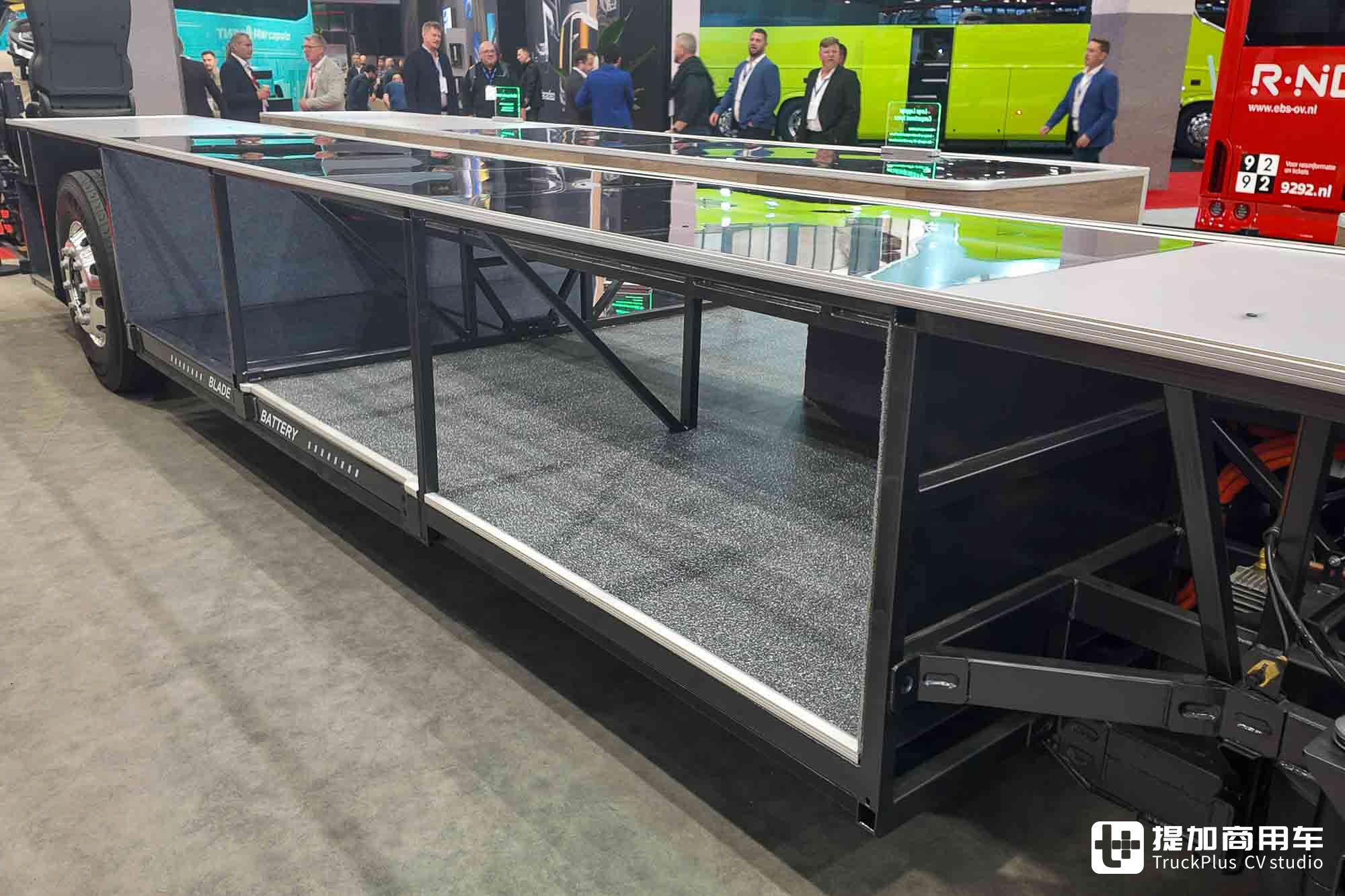全球首创全域千伏架构、CTC电池车身一体化技术,比亚迪12米纯电动大巴底盘闪耀亮相Busworld展会! - 第9张 - 提加商用车网 全球首创全域千伏架构、CTC电池车身一体化技术,比亚迪12米纯电动大巴底盘闪耀亮相Busworld展会! - 第9张