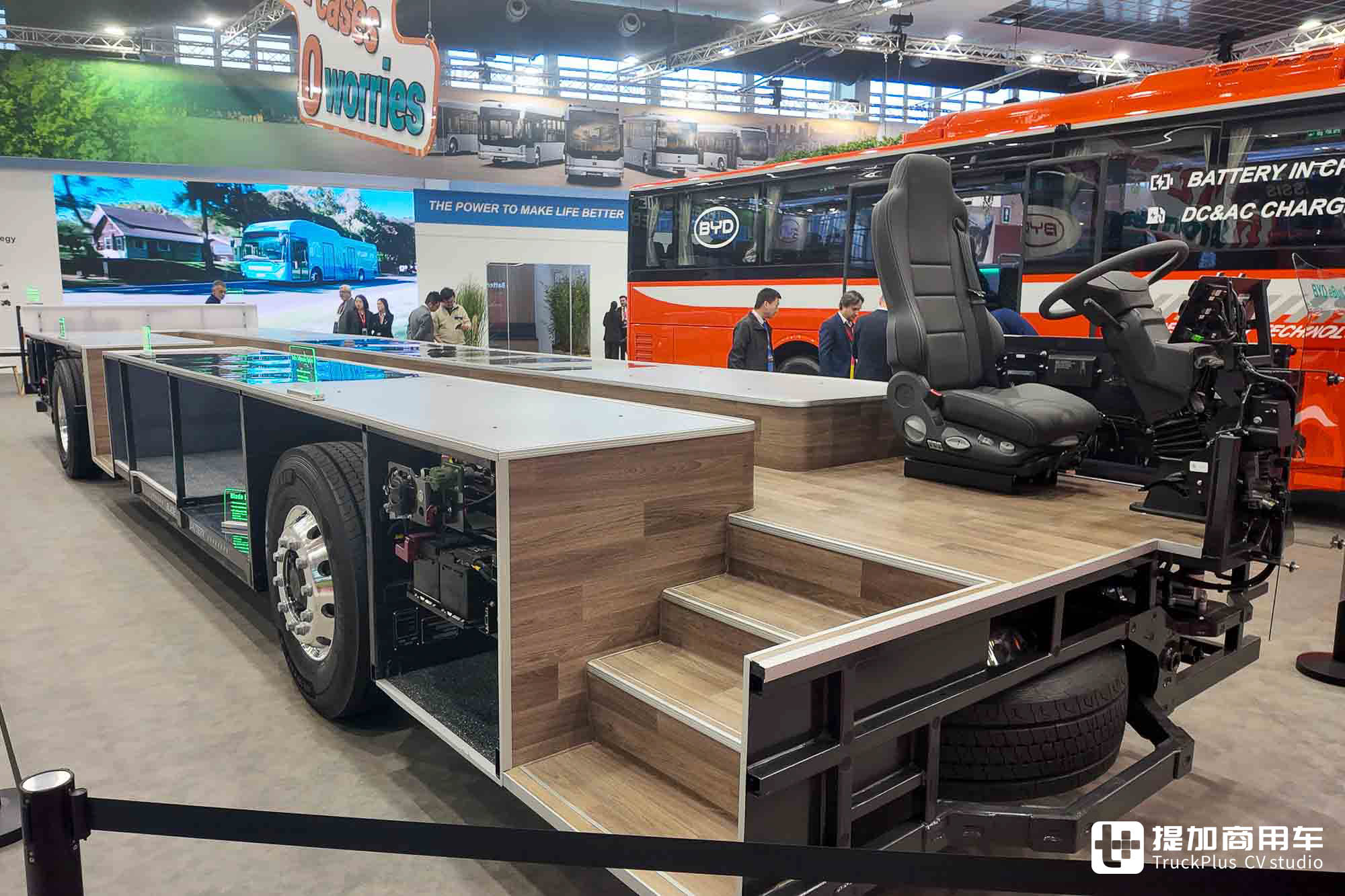 全球首创全域千伏架构、CTC电池车身一体化技术,比亚迪12米纯电动大巴底盘闪耀亮相Busworld展会! - 第3张 - 提加商用车网 全球首创全域千伏架构、CTC电池车身一体化技术,比亚迪12米纯电动大巴底盘闪耀亮相Busworld展会! - 第3张