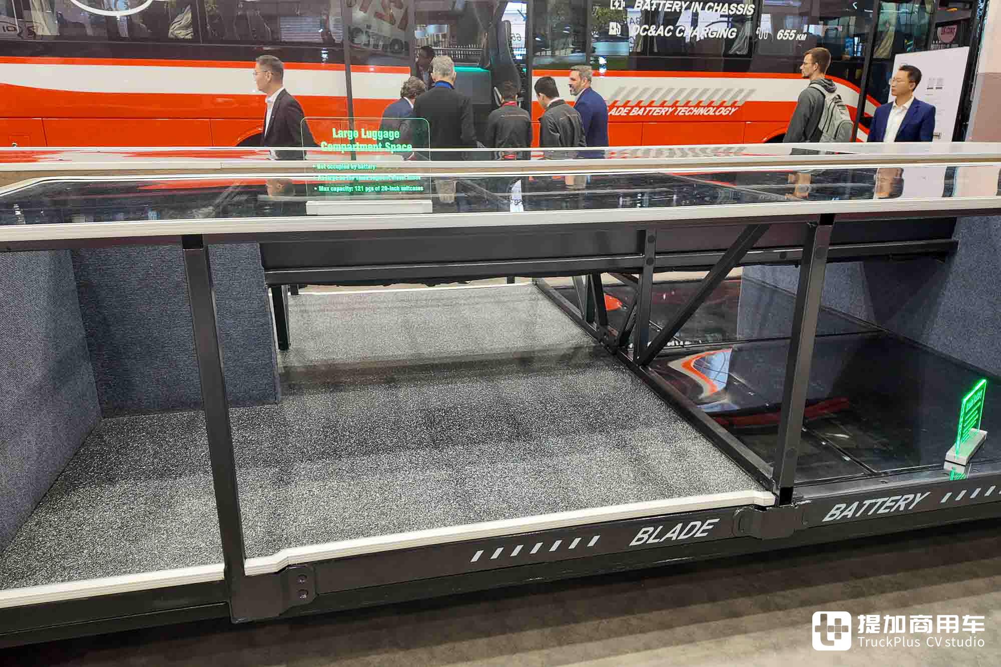 全球首创全域千伏架构、CTC电池车身一体化技术,比亚迪12米纯电动大巴底盘闪耀亮相Busworld展会! - 第8张 - 提加商用车网 全球首创全域千伏架构、CTC电池车身一体化技术,比亚迪12米纯电动大巴底盘闪耀亮相Busworld展会! - 第8张