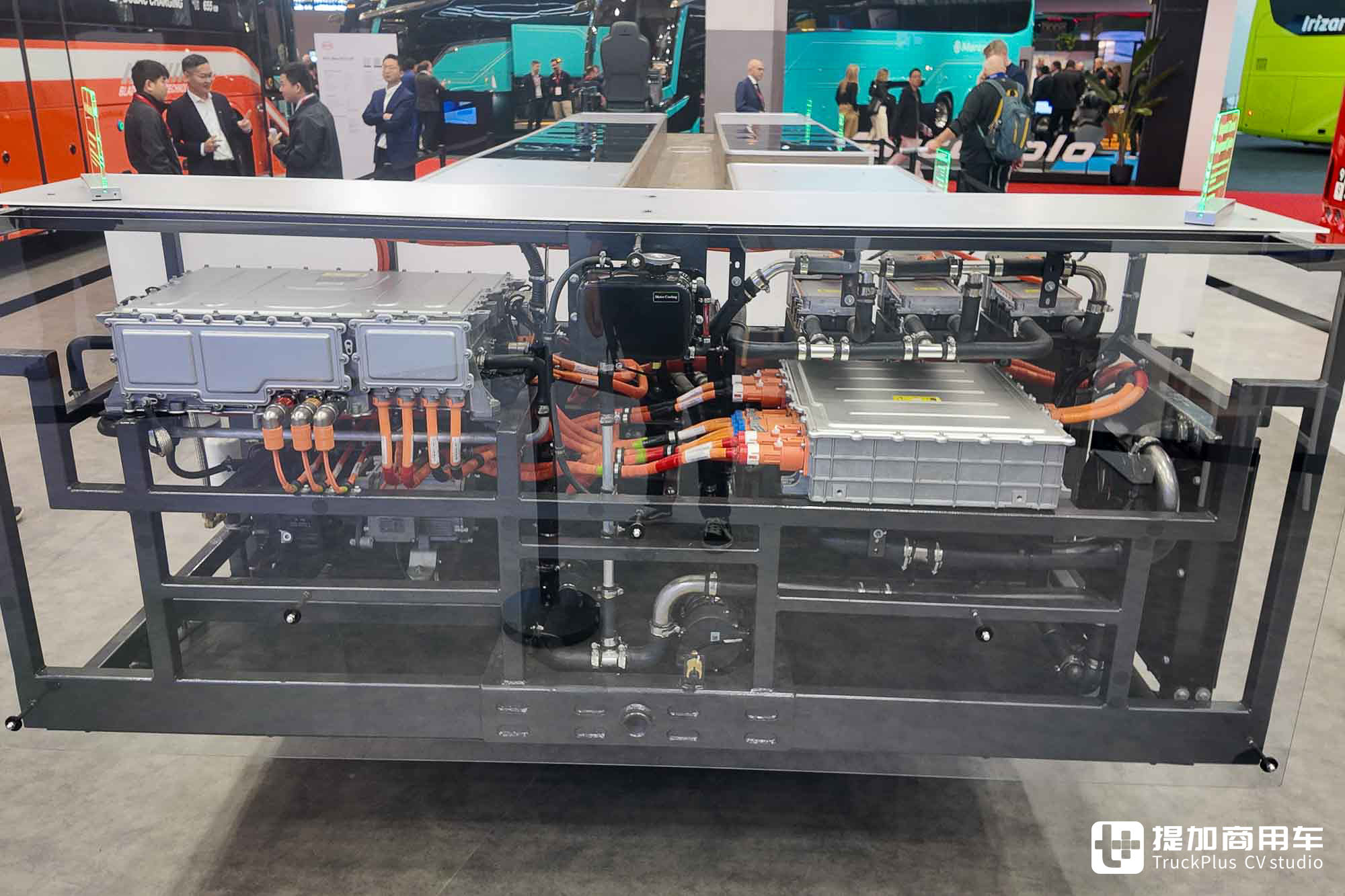 全球首创全域千伏架构、CTC电池车身一体化技术,比亚迪12米纯电动大巴底盘闪耀亮相Busworld展会! - 第5张 - 提加商用车网 全球首创全域千伏架构、CTC电池车身一体化技术,比亚迪12米纯电动大巴底盘闪耀亮相Busworld展会! - 第5张
