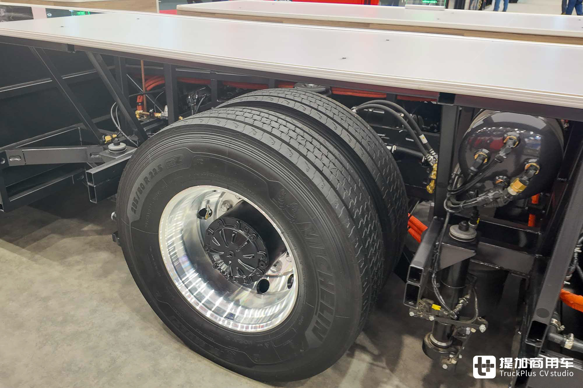 全球首创全域千伏架构、CTC电池车身一体化技术,比亚迪12米纯电动大巴底盘闪耀亮相Busworld展会! - 第7张 - 提加商用车网 全球首创全域千伏架构、CTC电池车身一体化技术,比亚迪12米纯电动大巴底盘闪耀亮相Busworld展会! - 第7张